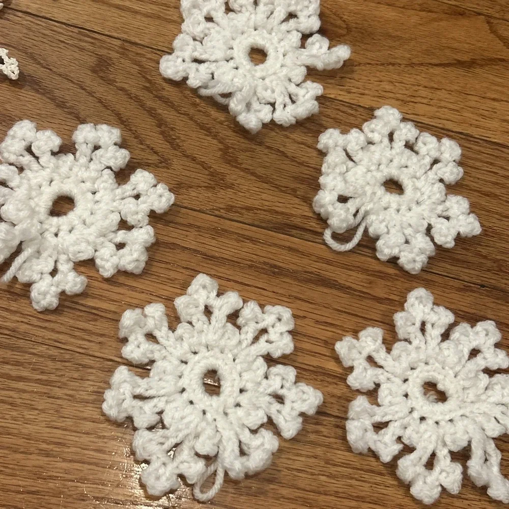 9 Vintage Handmade Snowflake Crochet Christmas Ornaments‎ Winter Festive Holiday